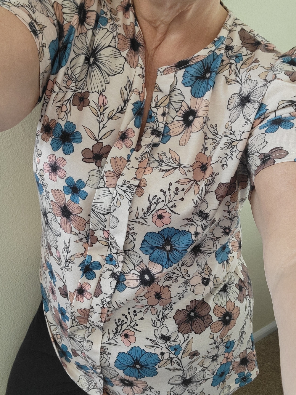 Floral Short-Sleeve Blouse in Cream with Blue & Blush Flowers